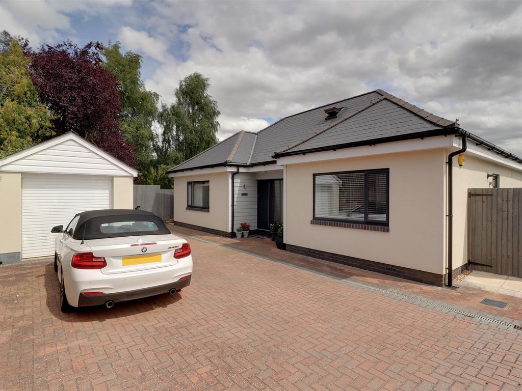 4 bed detached house for sale in Deerhurst Road, Apperley