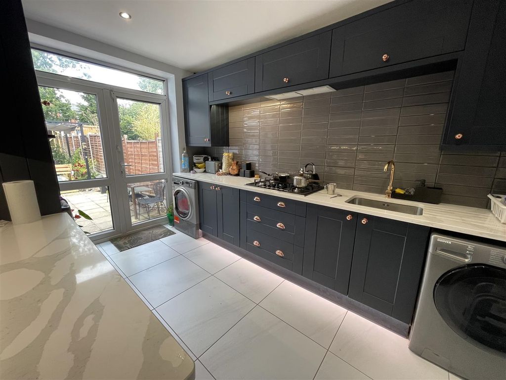 3 bed semidetached bungalow for sale in Westbourne Road, Penn