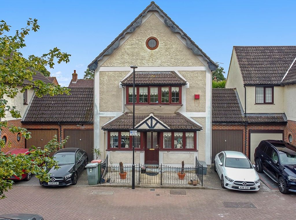 4 bed detached house for sale in Beacons Close, Beckton, London E6, £