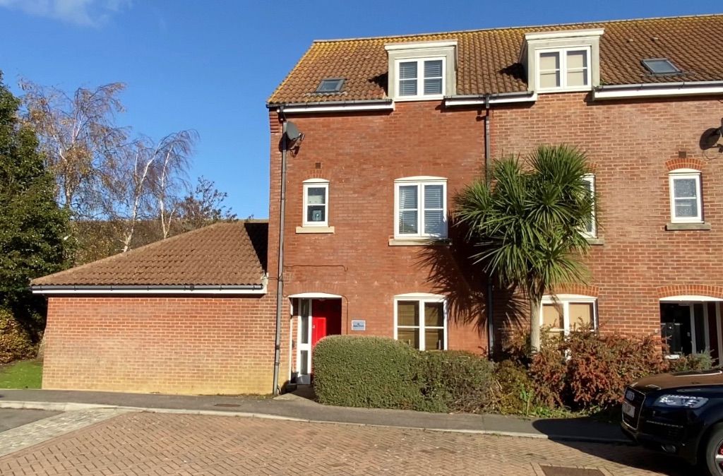 4 bed terraced house to rent in Aspen Drive, Whitfield, Dover CT16 Zoopla