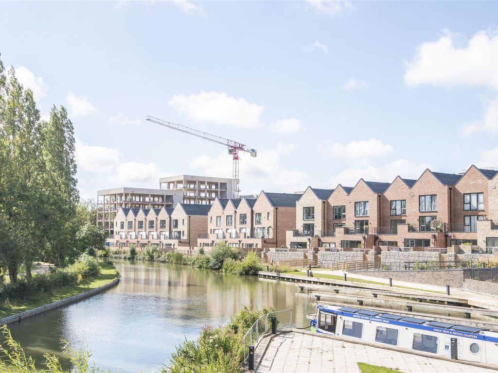 4 bed town house to rent in Canal Street, Campbell Park, Milton Keynes