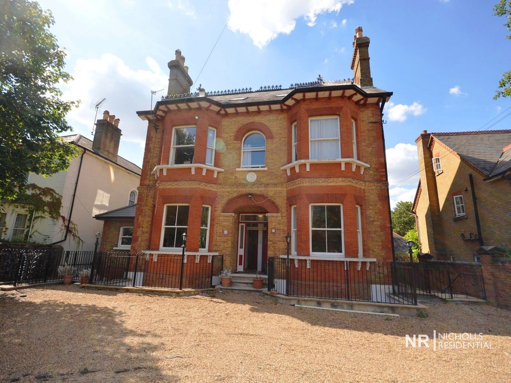 4 bed flat to rent in Worple Road, Epsom, Surrey. KT18, £2,700 pcm Zoopla