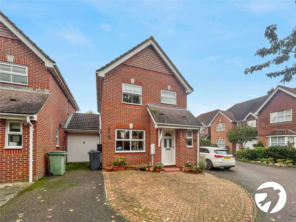 3 bed linkdetached house for sale in Petlands, Boughton Monchelsea