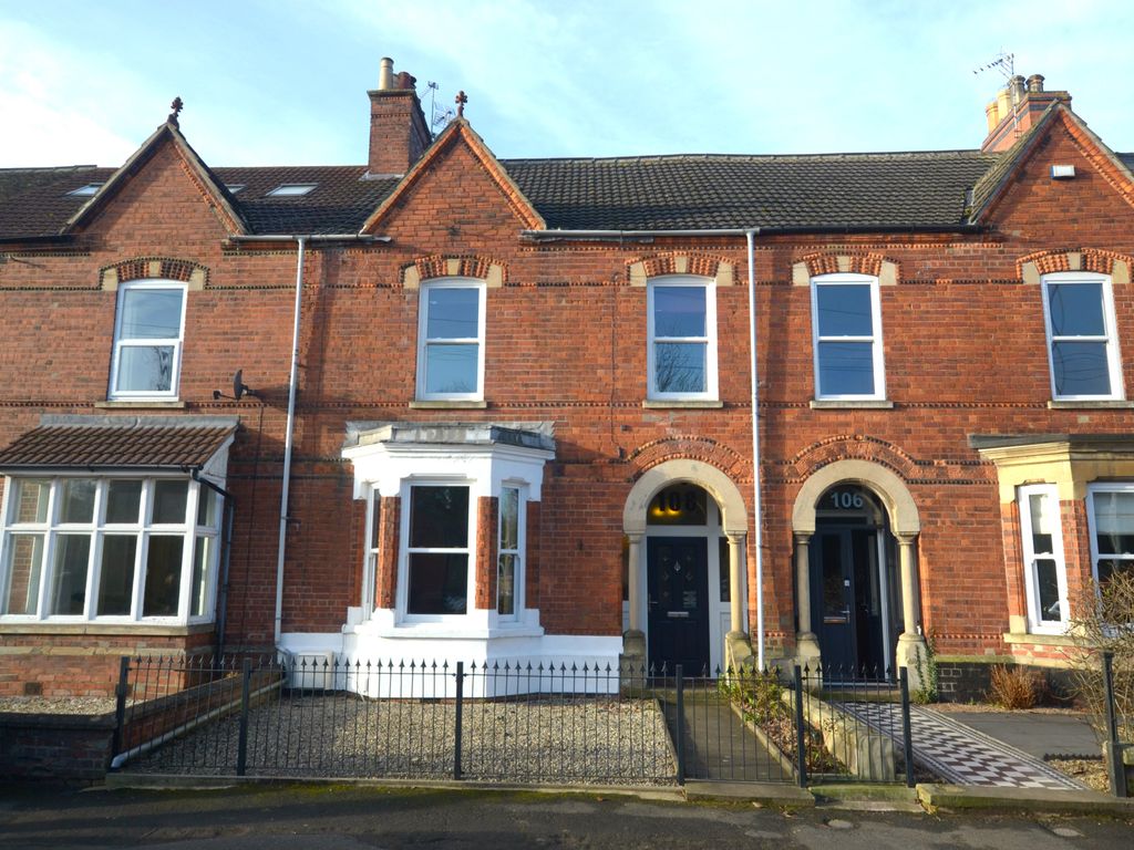 5 bed terraced house for sale in Harrowby Road, Grantham NG31, £395,000