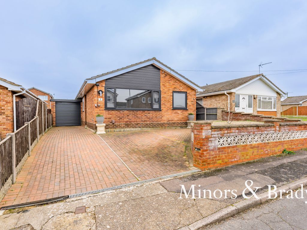 2 bed detached bungalow for sale in Plover Close, Bradwell, Great