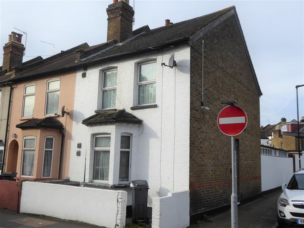 3 bed terraced house to rent in Inwood Road, Hounslow TW3 Zoopla