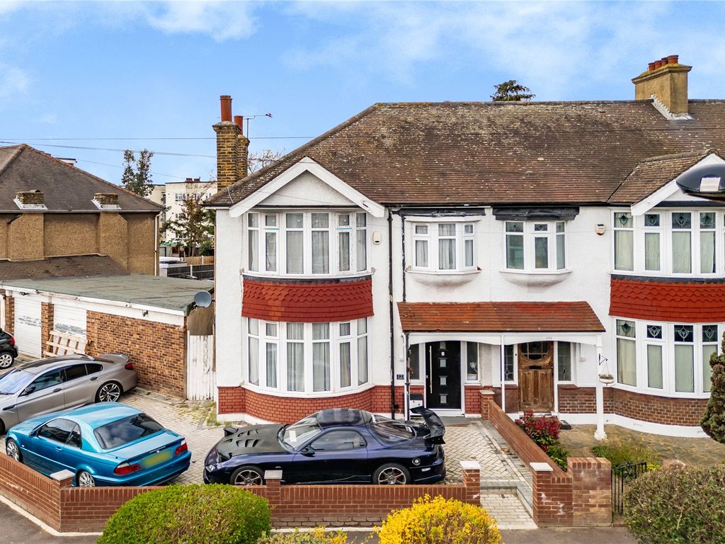 3 bed end terrace house for sale in Cavendish Gardens, Barking IG11, £