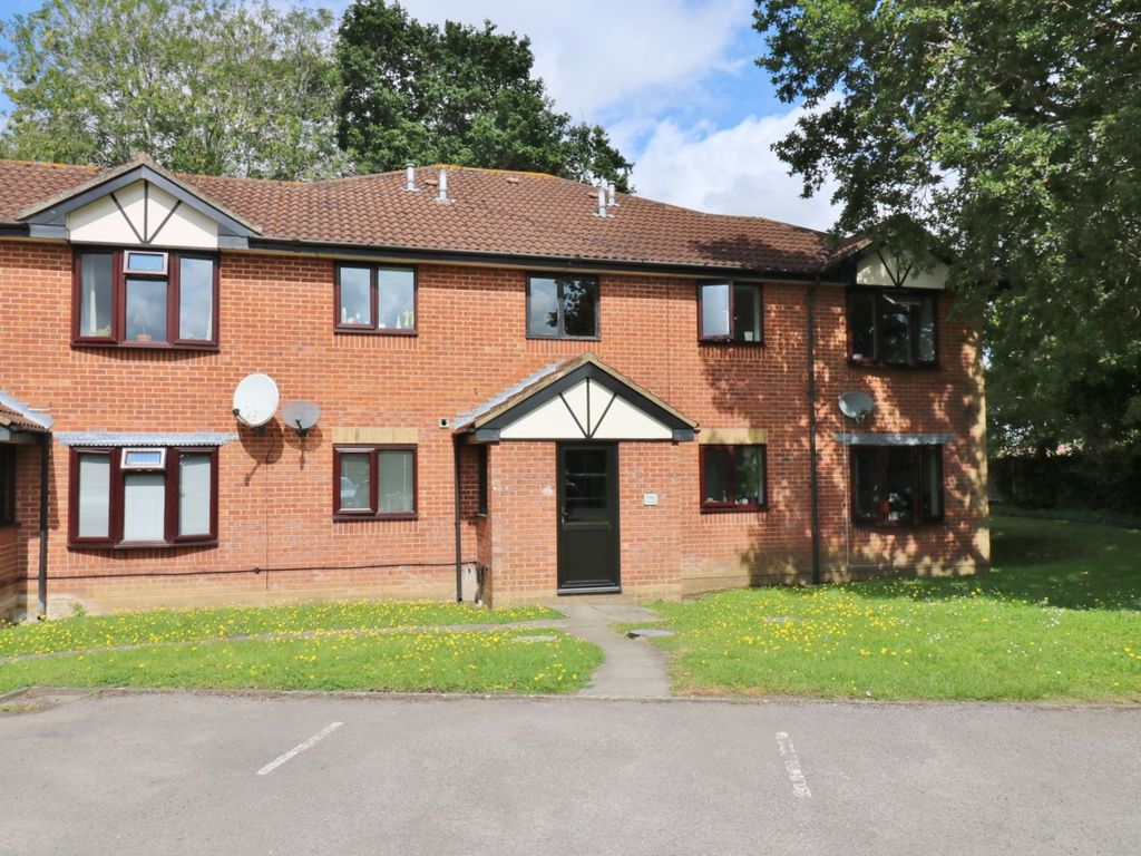 Studio for sale in The Foxgloves, Hedge End SO30, £105,000 Zoopla