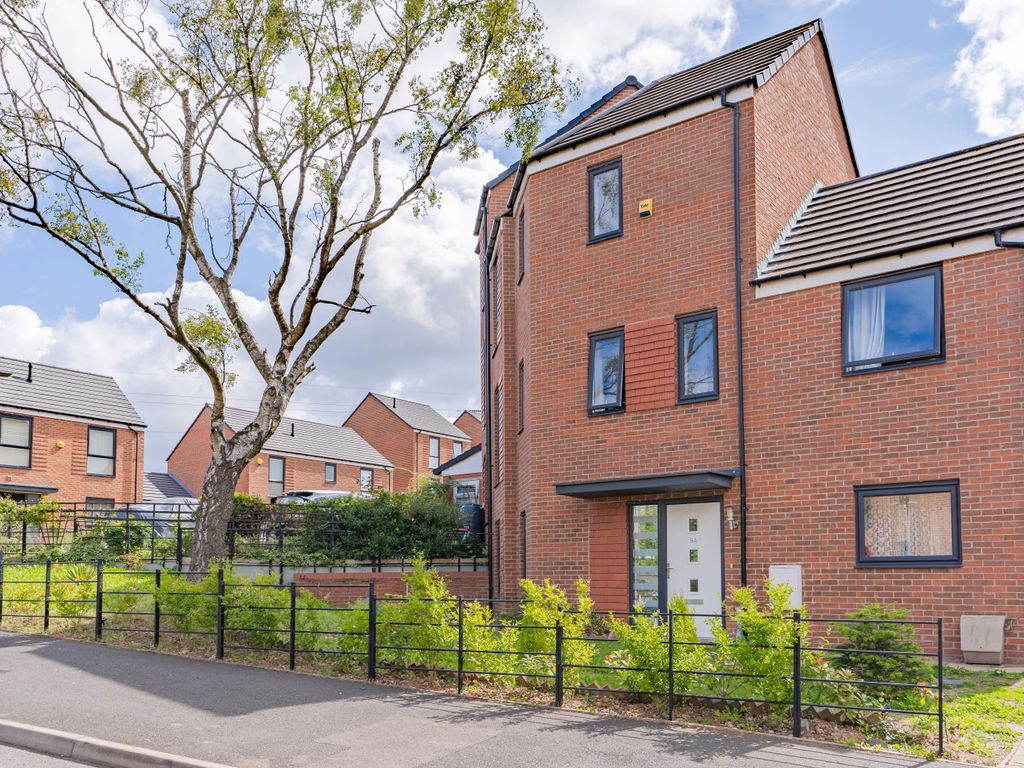 4 bed semidetached house for sale in Lower Beeches Road, Northfield