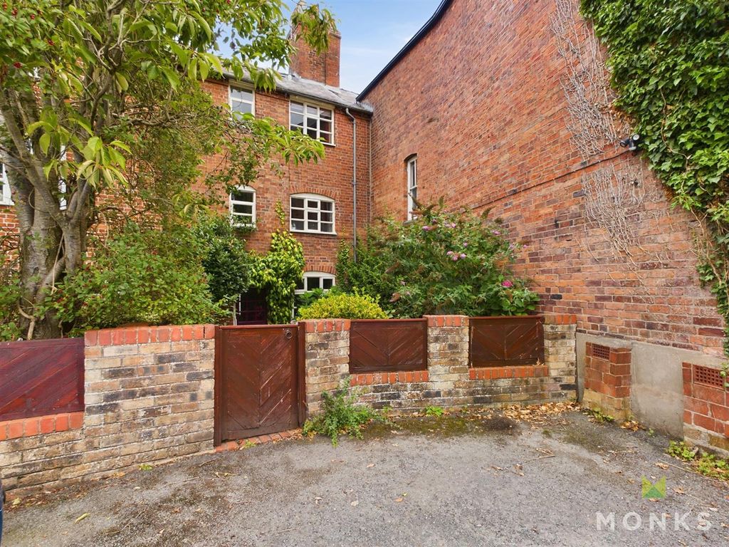 3 bed town house for sale in Willow Street, Oswestry SY11, £200,000