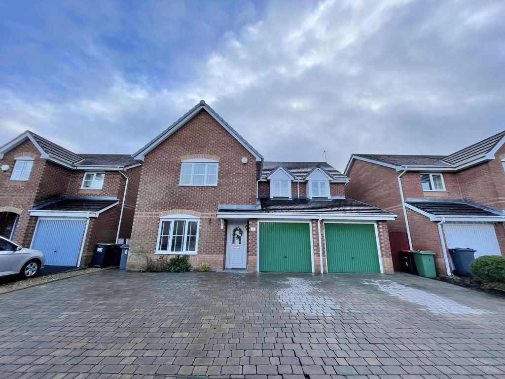 4 bed detached house for sale in Connaught Drive, Thornton FY5, £