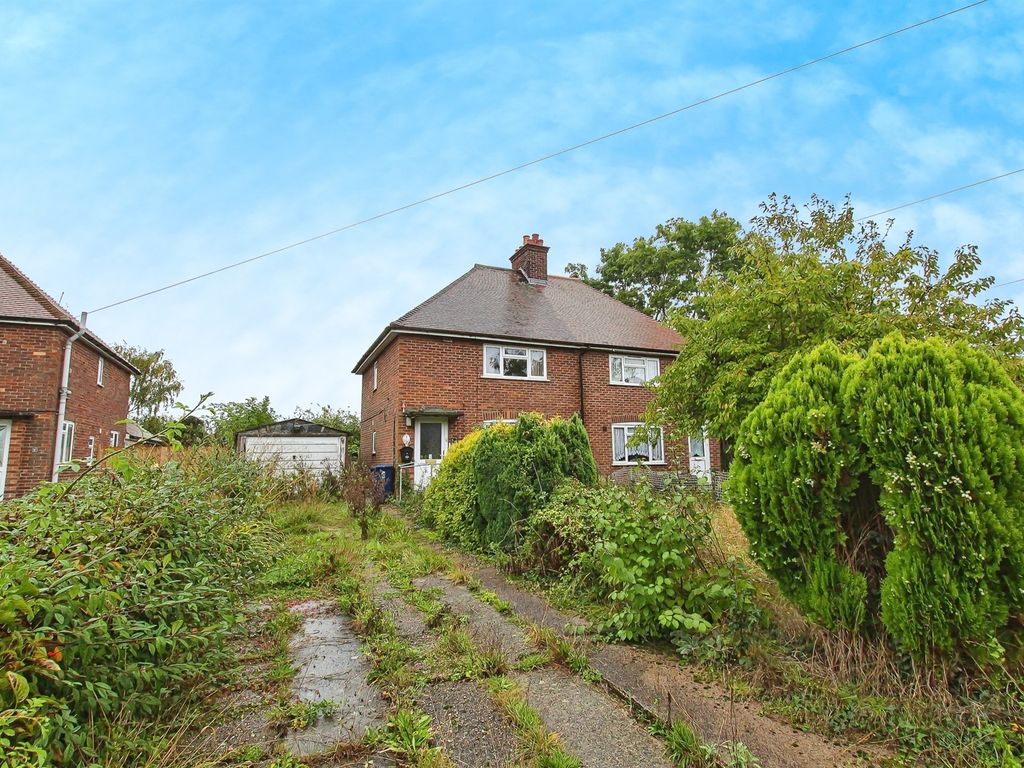 3 bed semidetached house for sale in Streetly End, West Wickham
