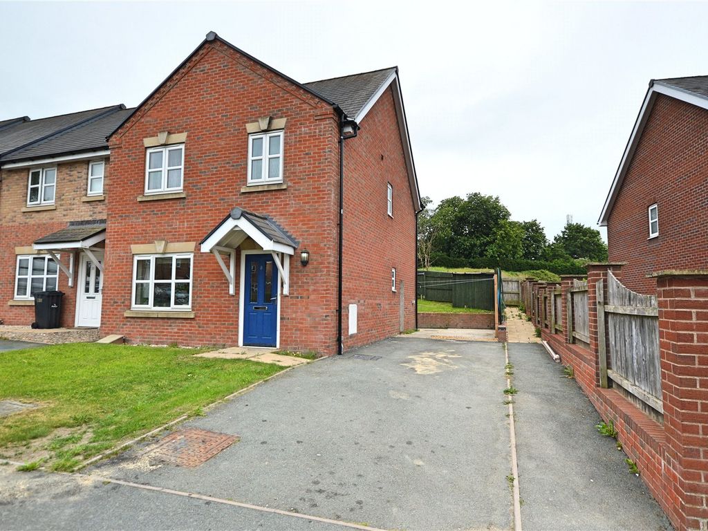 3 bed end terrace house for sale in Meadow View, Newtown, Powys SY16
