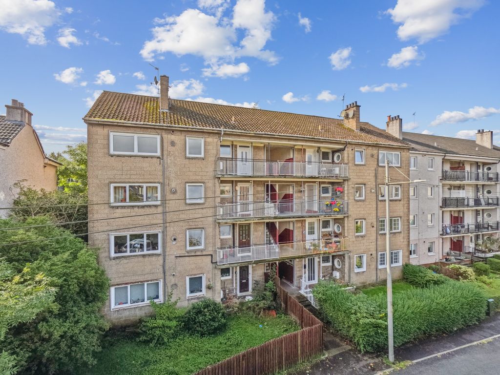 3 bed flat for sale in Lochlea Road, Newlands, Glasgow G43, £105,000