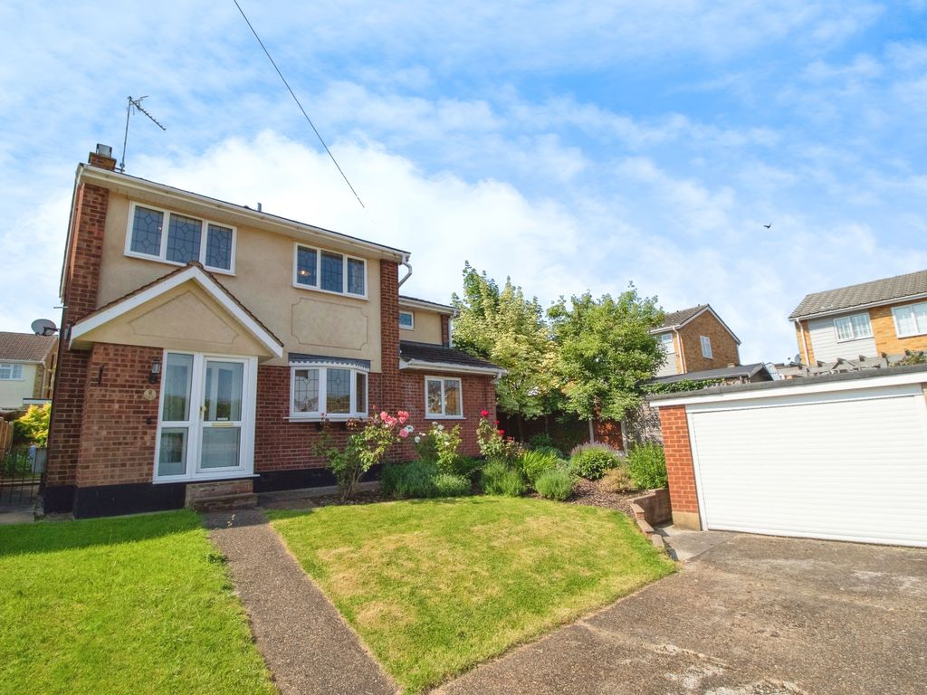 4 bed detached house for sale in Padgetts Way, Hullbridge, Hockley