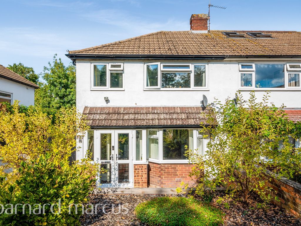 3 bed semidetached house for sale in Walnut Tree Road, Shepperton TW17