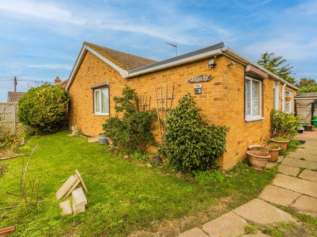 3 bed detached bungalow for sale in Fakes Road, Hemsby NR29, £220,000