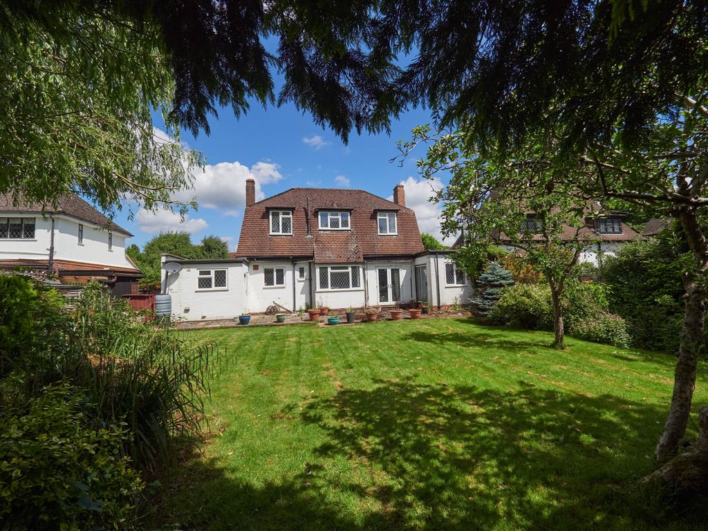 3 bed detached house for sale in Fairfield Lane, Farnham Royal, Slough