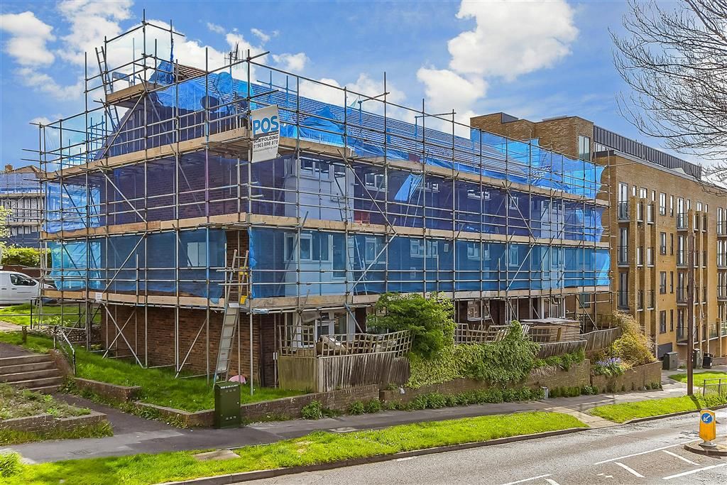 3 bed flat for sale in Camber Close, Brighton, East Sussex BN2, £