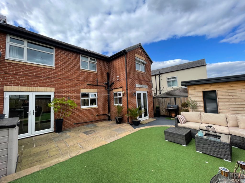 4 bed semidetached house for sale in Potovens Lane, Lofthouse