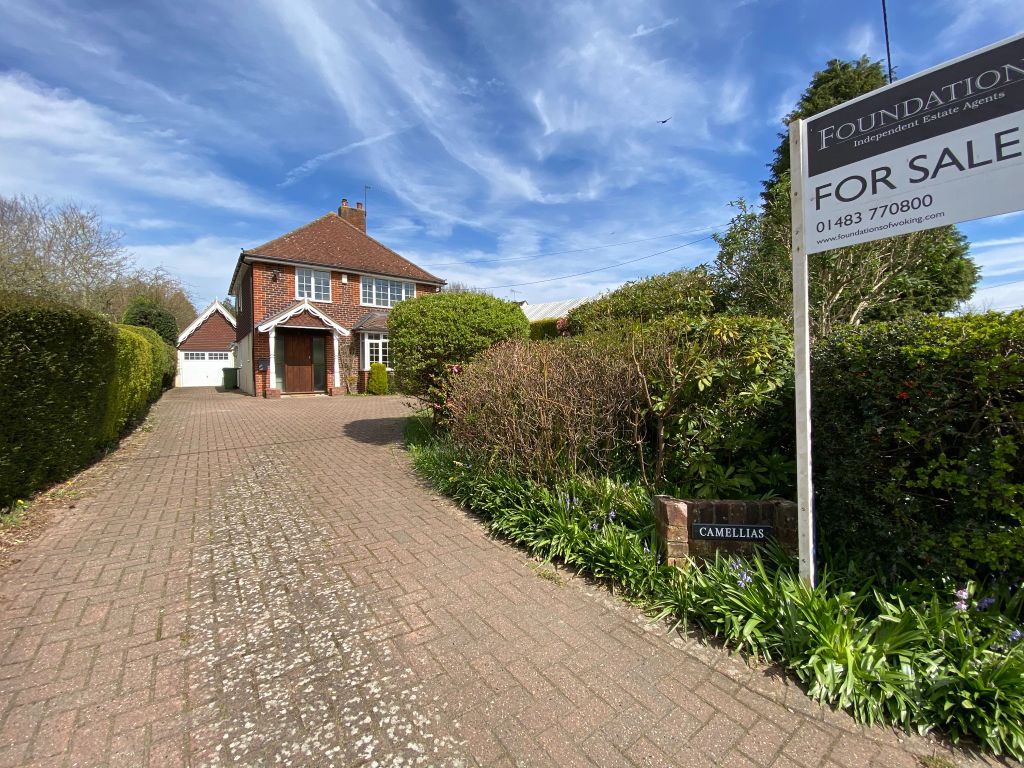 2 bed detached house for sale in Chertsey Road, Chobham, Woking GU24