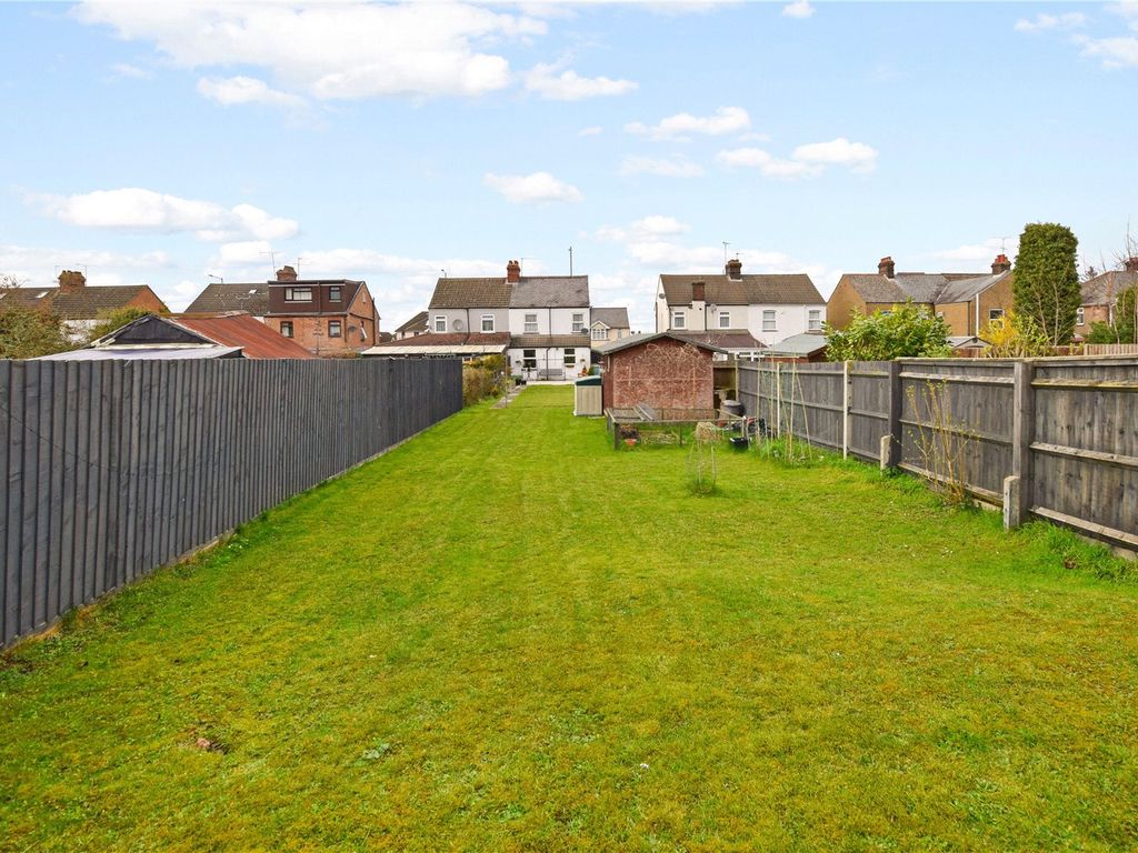 3 bed semidetached house for sale in Luton Road, Dunstable