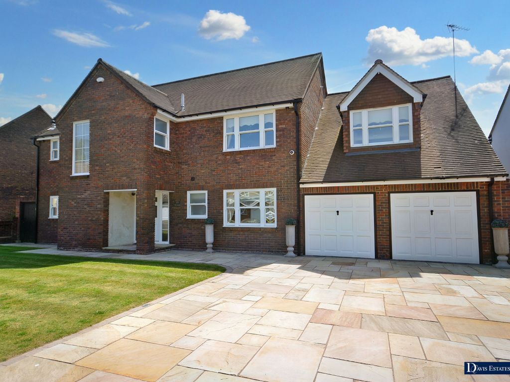5 bed detached house for sale in Tyle Green, Emerson Park, Hornchurch