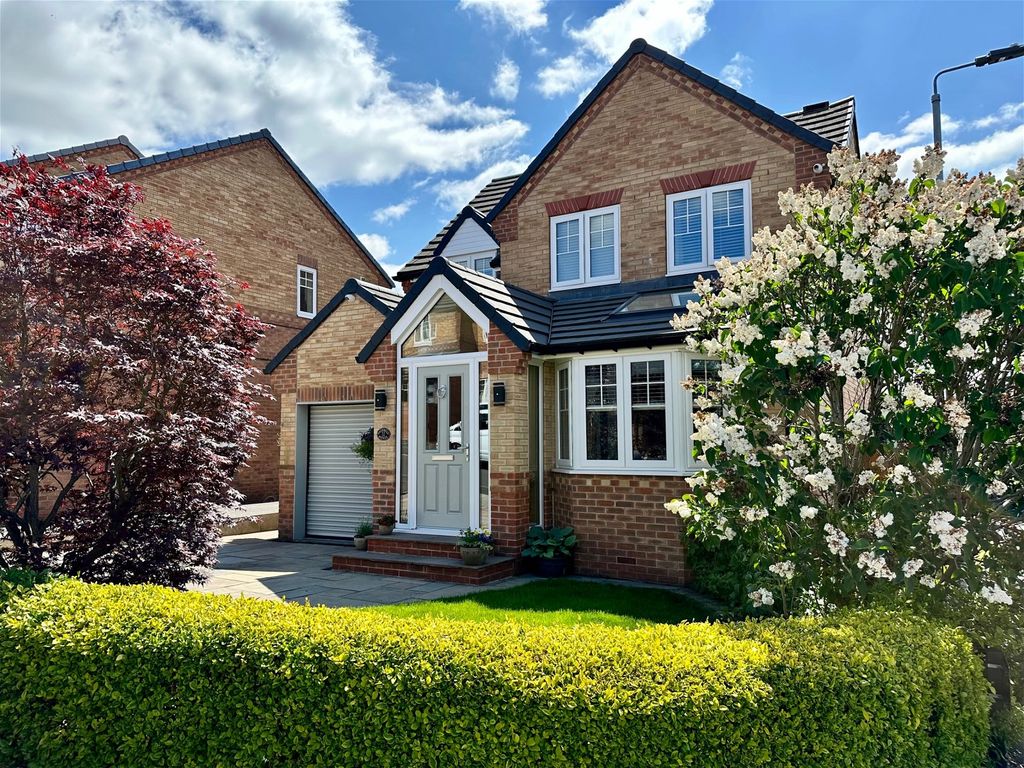 3 bed detached house for sale in Harebell Avenue, Wakefield, West