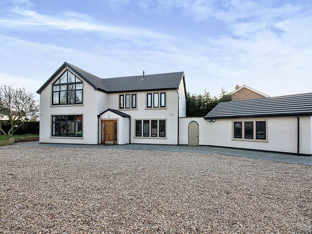 4 bed detached house for sale in Wellow Road, Ollerton, Newark NG22