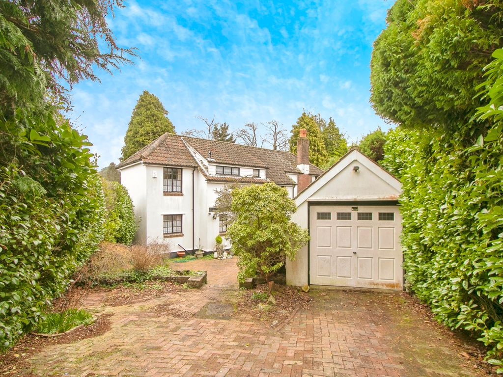 4 bed detached house for sale in Headswell Crescent, Redhill