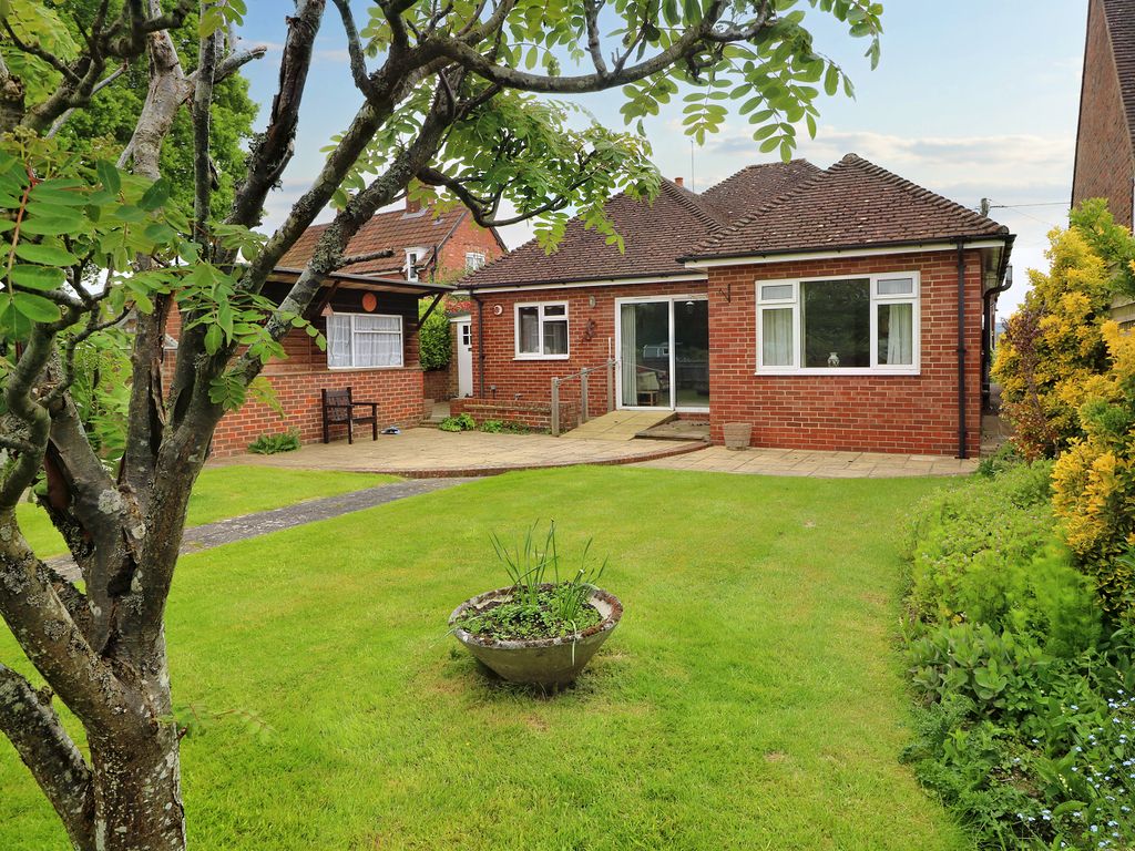 3 bed detached bungalow for sale in Middle Street, Brockham, Betchworth RH3 Zoopla