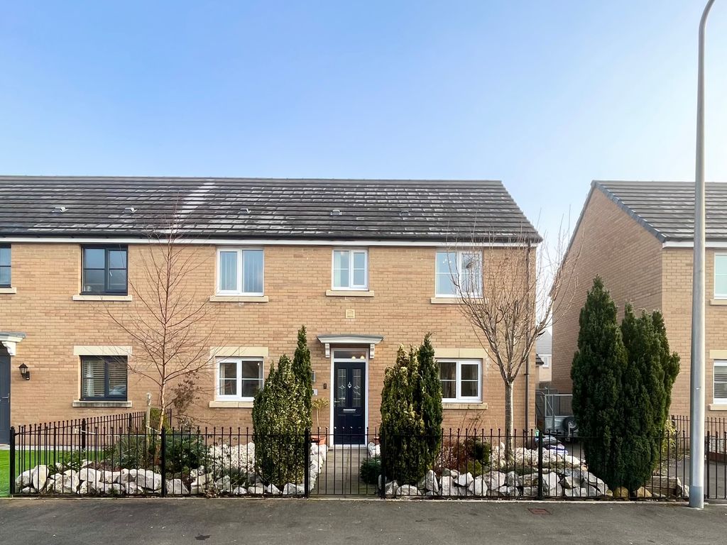 3 bed semidetached house for sale in Pant Y Cadno, Cwmbach, Aberdare