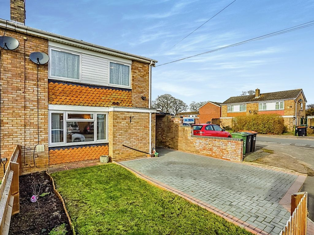 3 bed semidetached house for sale in Nelson Road, Leighton Buzzard LU7