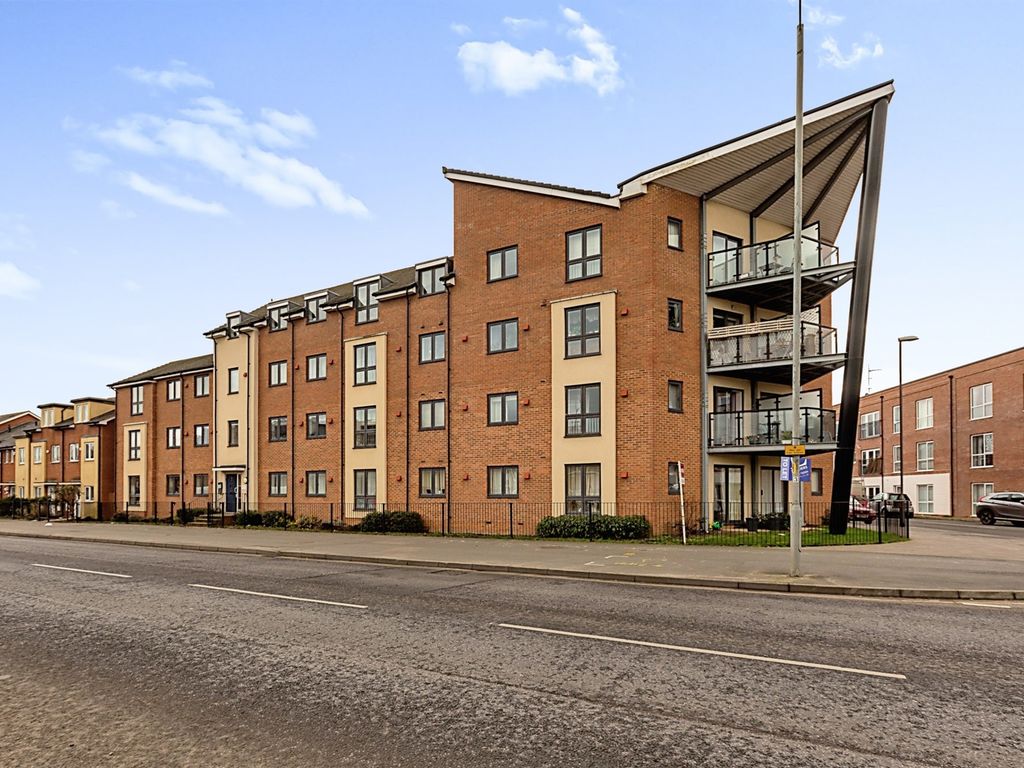 2 bed flat for sale in Bicester Road, Aylesbury HP19 Zoopla