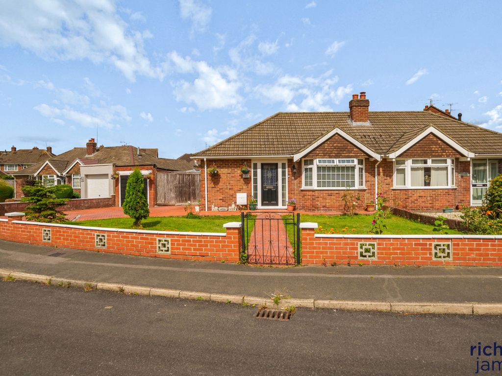 2 bed bungalow for sale in Crawley Avenue, Stratton, Swindon, Wiltshire