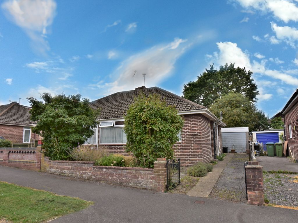2 bed semidetached bungalow for sale in Nicholas Crescent, Fareham