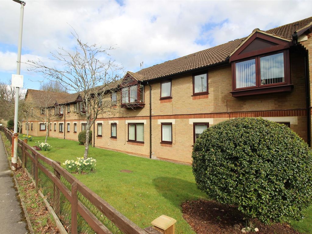 2 bed flat for sale in Charter Road, Chippenham SN15 Zoopla