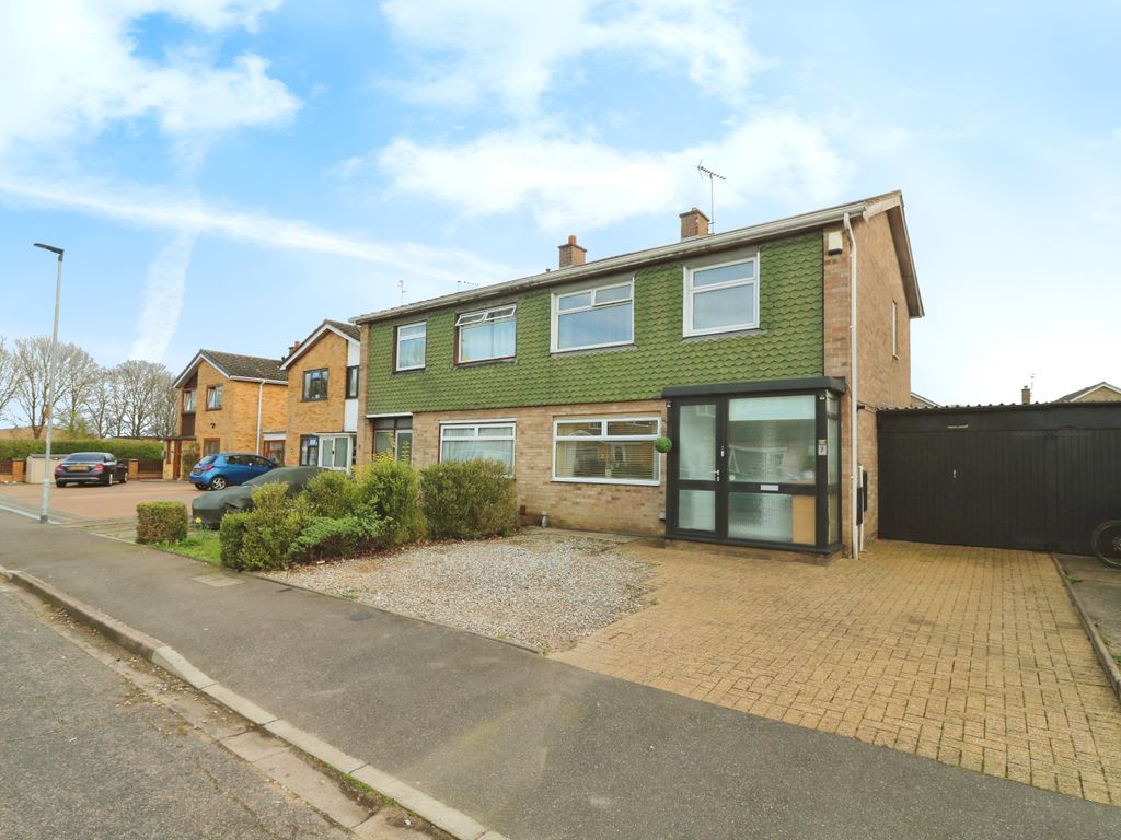 3 bed semidetached house for sale in Fawsley Garth, Ravensthorpe