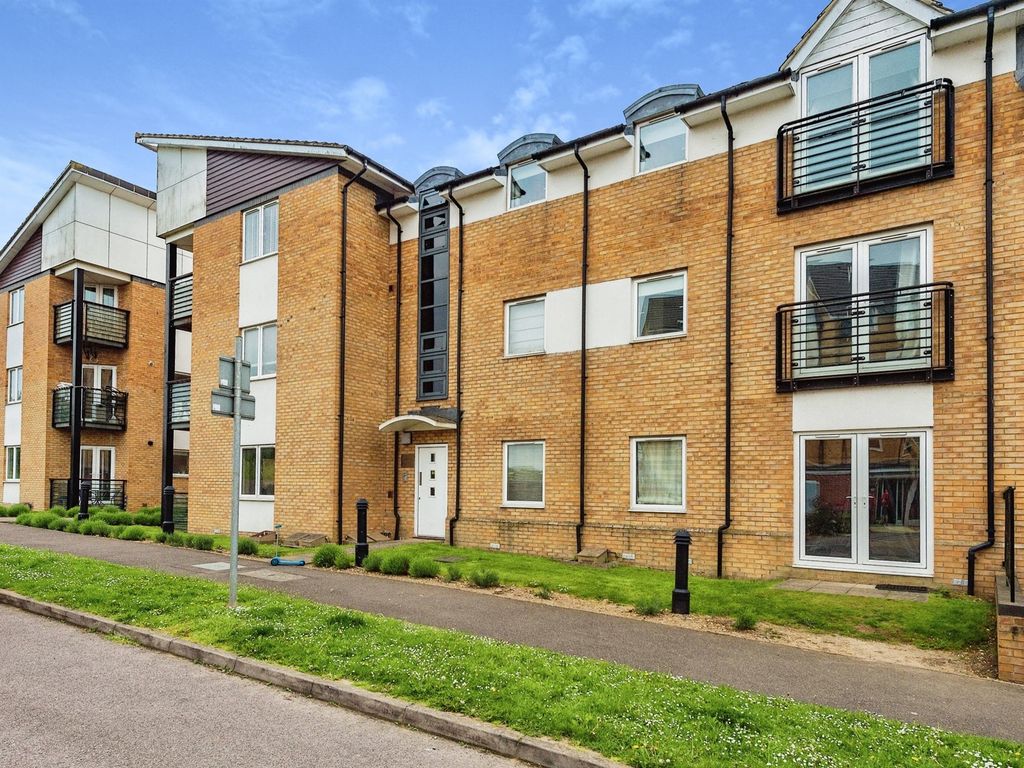 2 bed flat for sale in Chequers Field, Welwyn Garden City AL7 Zoopla