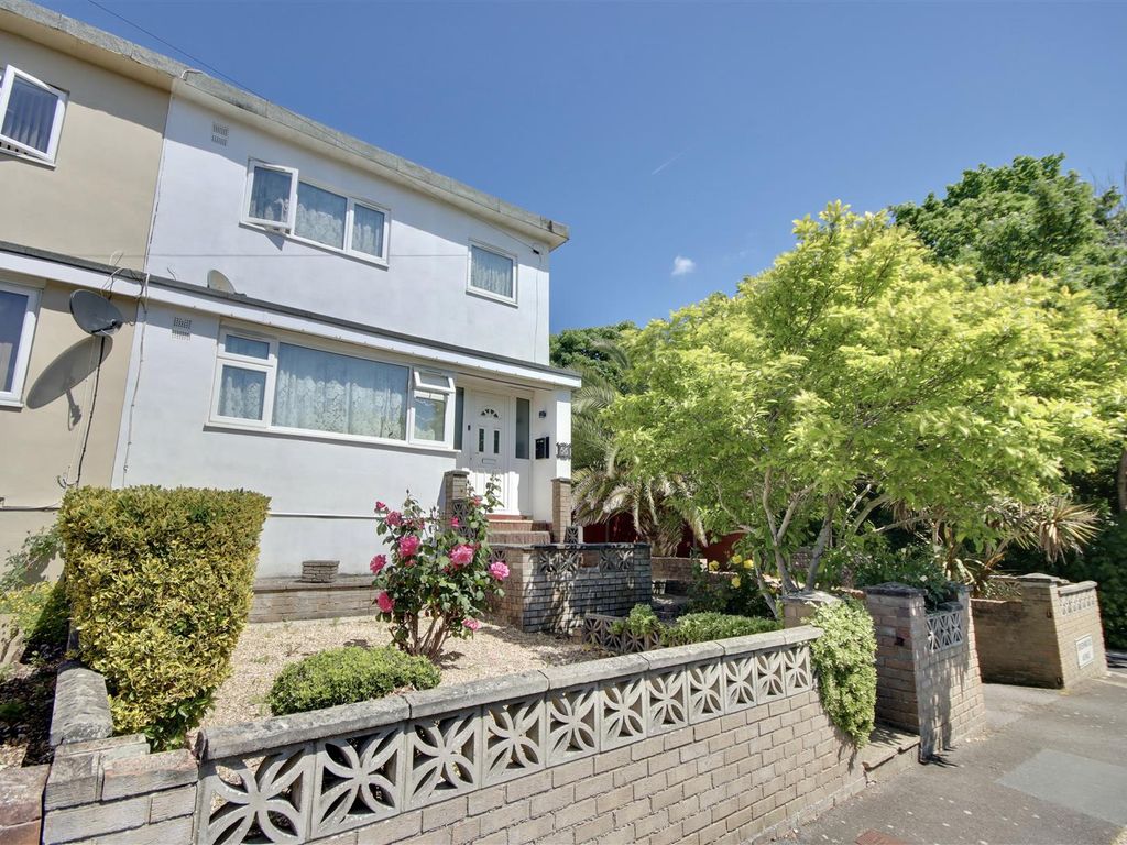 3 bed semidetached house for sale in Greenwood Avenue, Cosham