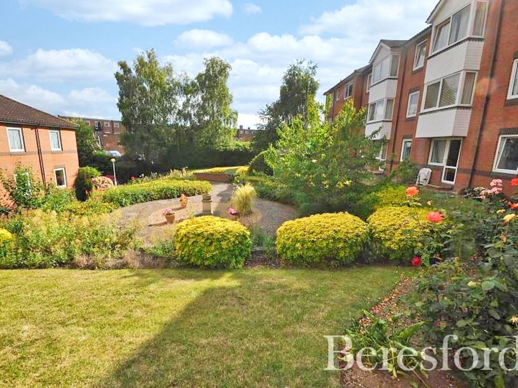 2 bed flat for sale in Fentiman Way, Hornchurch RM11, £250,000 Zoopla