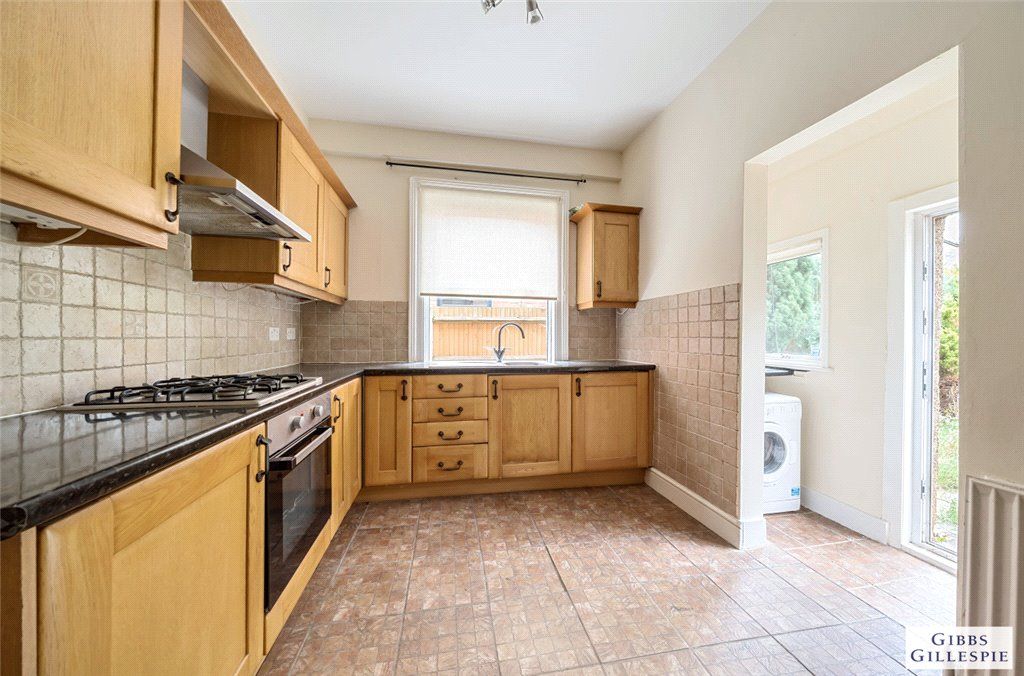 2 bed for sale in Vaughan Road, Harrow, Middlesex HA1, £