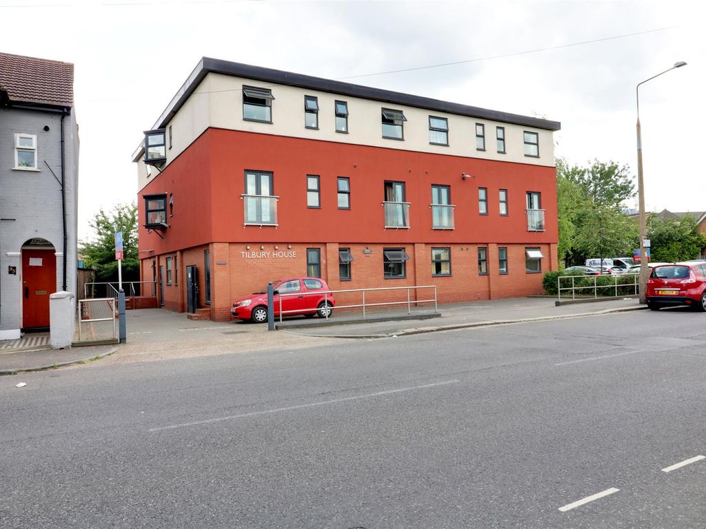 2 bed flat to rent in Tilbury House, Calcutta Road, Tilbury RM18, £900 pcm Zoopla