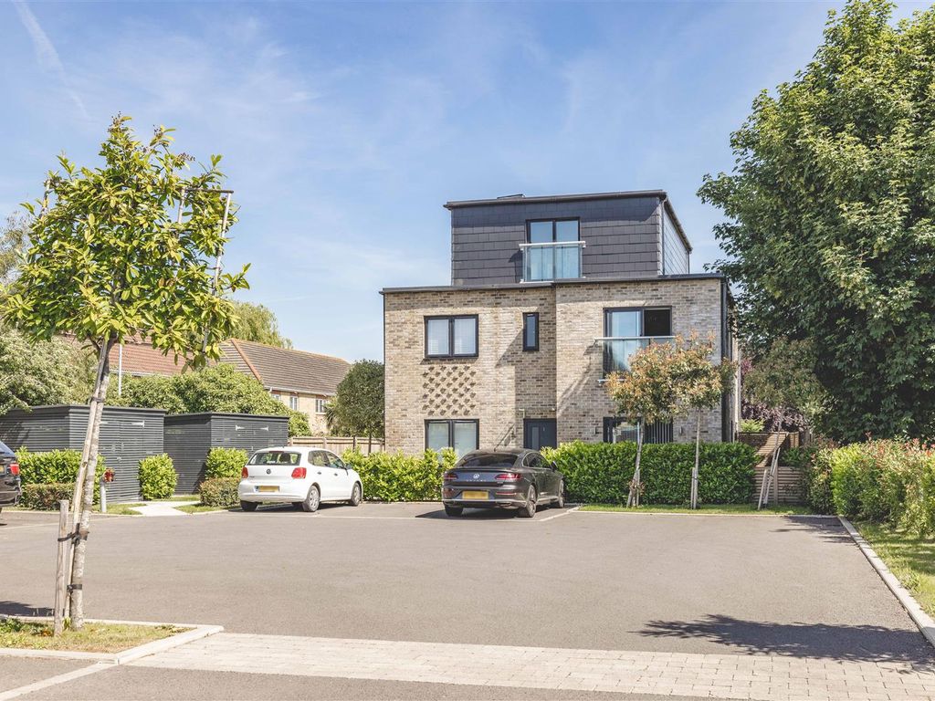 2 bed flat for sale in Dedworth Road, Windsor SL4 Zoopla