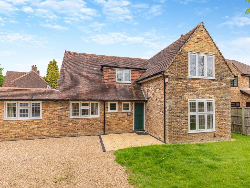 4 bed detached house for sale in Grimsdells Lane, Amersham HP6, £
