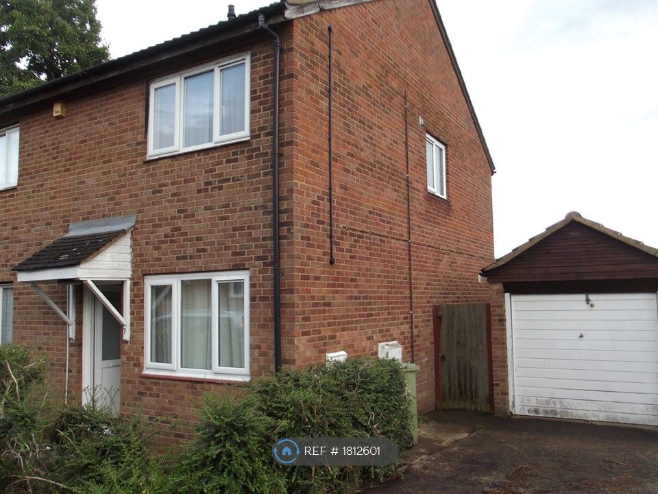 2 bed semidetached house to rent in Montagu Drive, Eaglestone, Milton