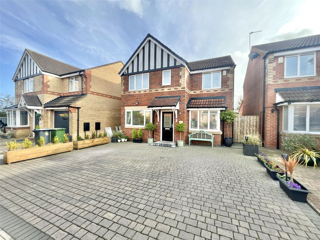 4 bed detached house for sale in Meadow Rise, Sheriff Hill, Gateshead, Tyne And Wear NE9, £