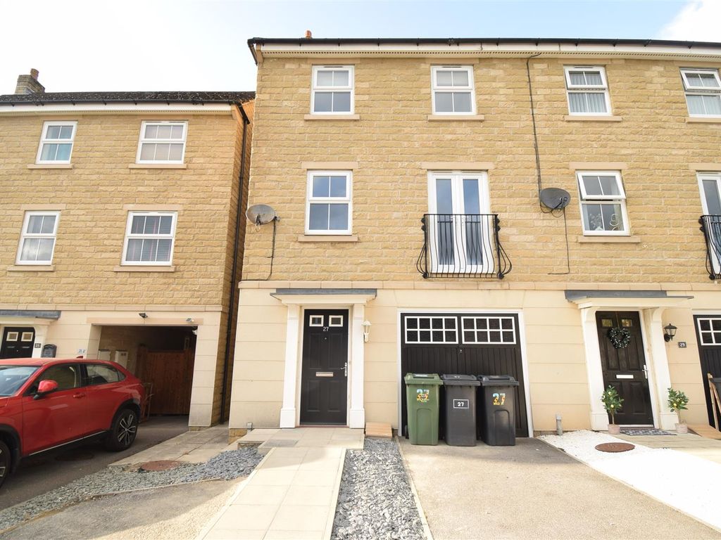 3 bed town house to rent in Jilling Ing Park, Earlsheaton, Dewsbury WF12, £1,200 pcm Zoopla