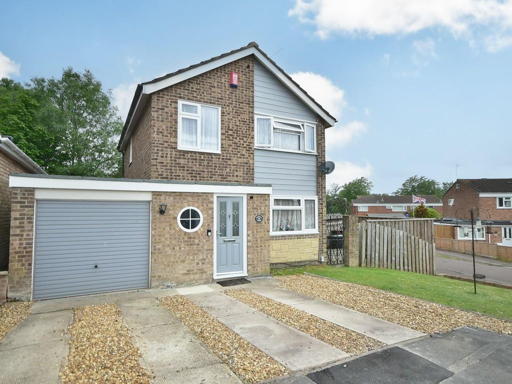 3 bed detached house for sale in Farman Close, Eldene, Swindon SN3, £