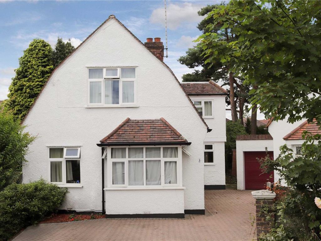 5 bed detached house for sale in Circle Gardens, Byfleet, West Byfleet
